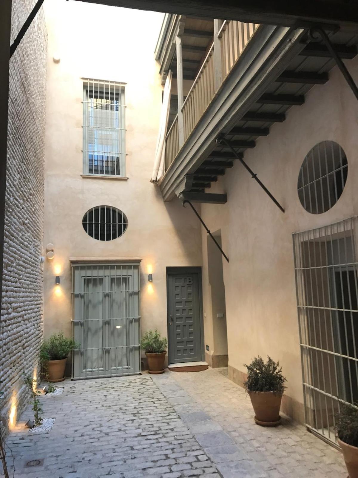 Beautiful Studio-appartment In Triana