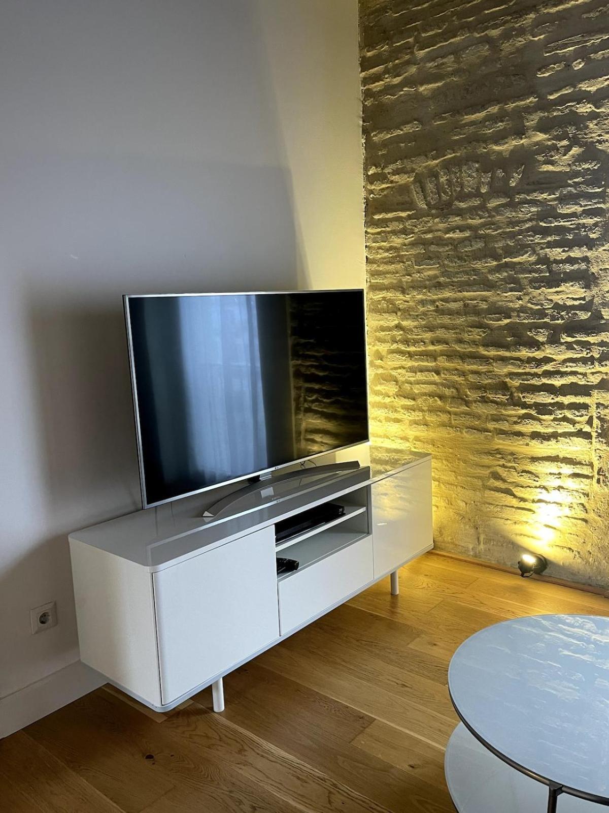 Beautiful Studio-appartment In Triana