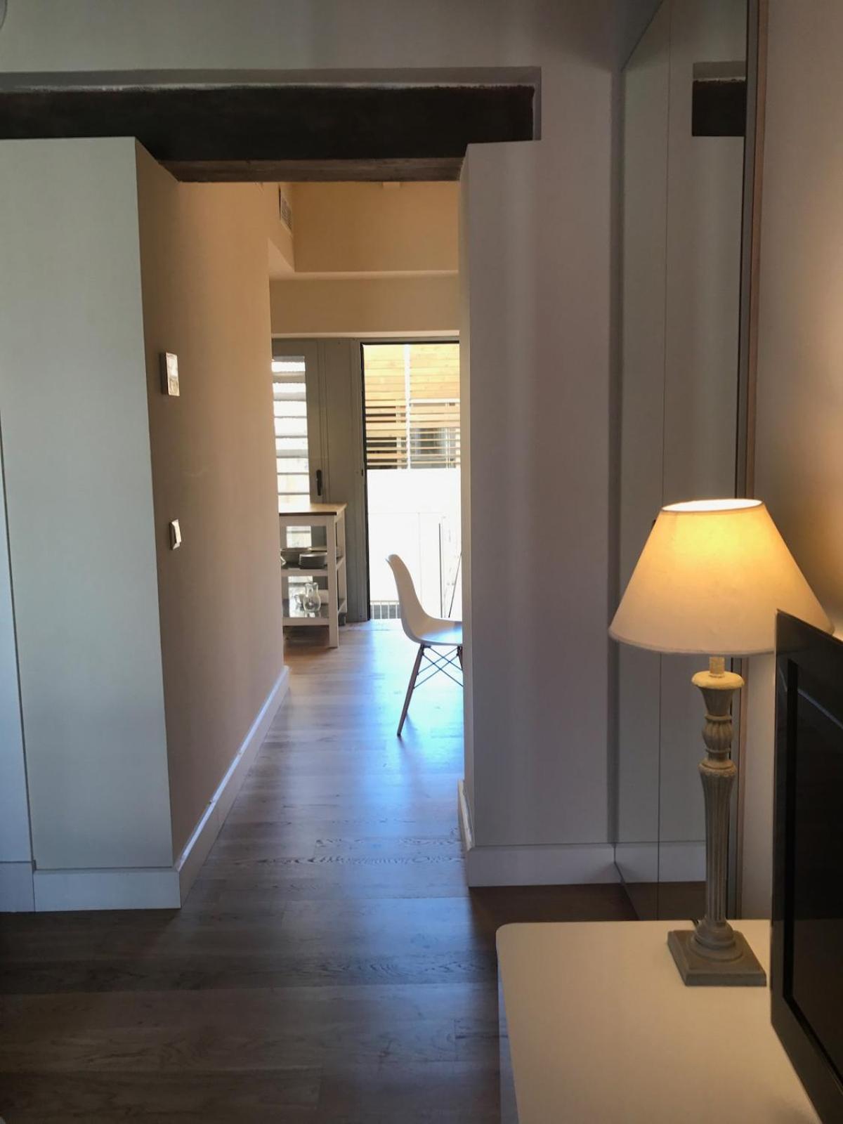 Beautiful Studio-appartment In Triana Appartement