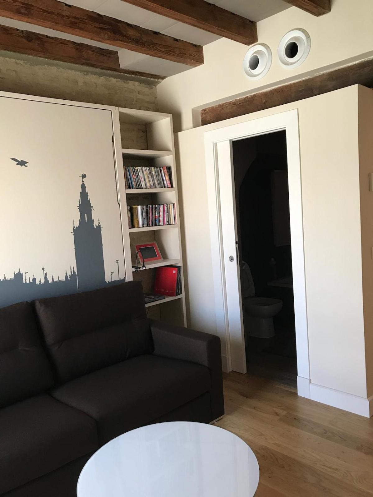 Beautiful Studio-appartment In Triana